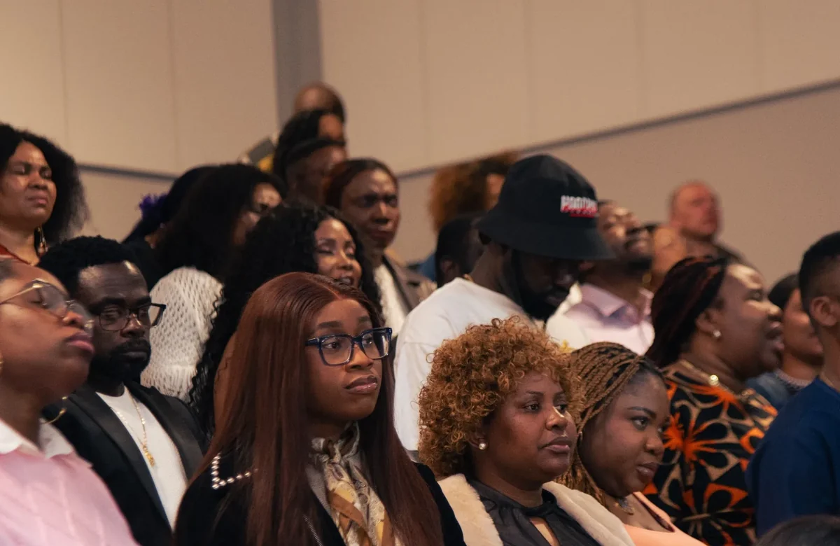 Congregation worship moment